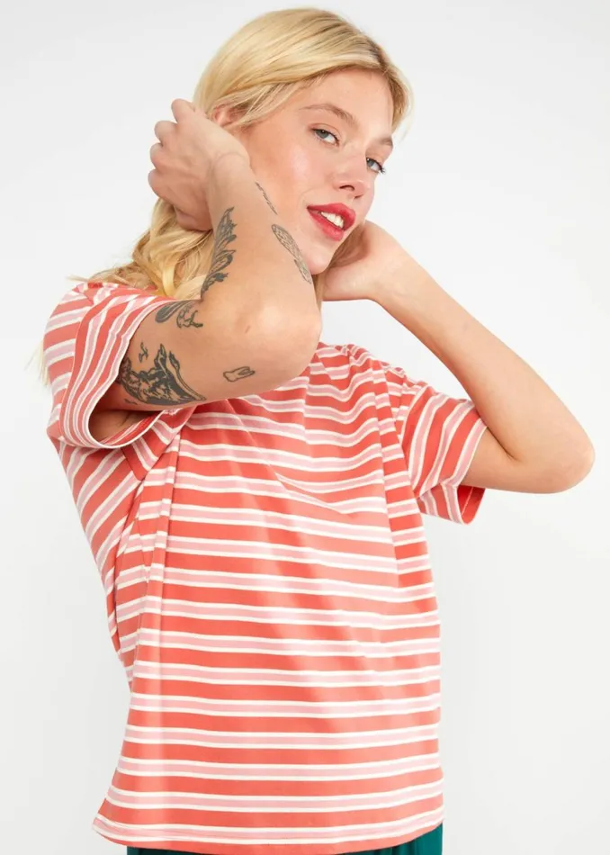 Blutsgeschwister TShirt The Generous One Red Women Tops