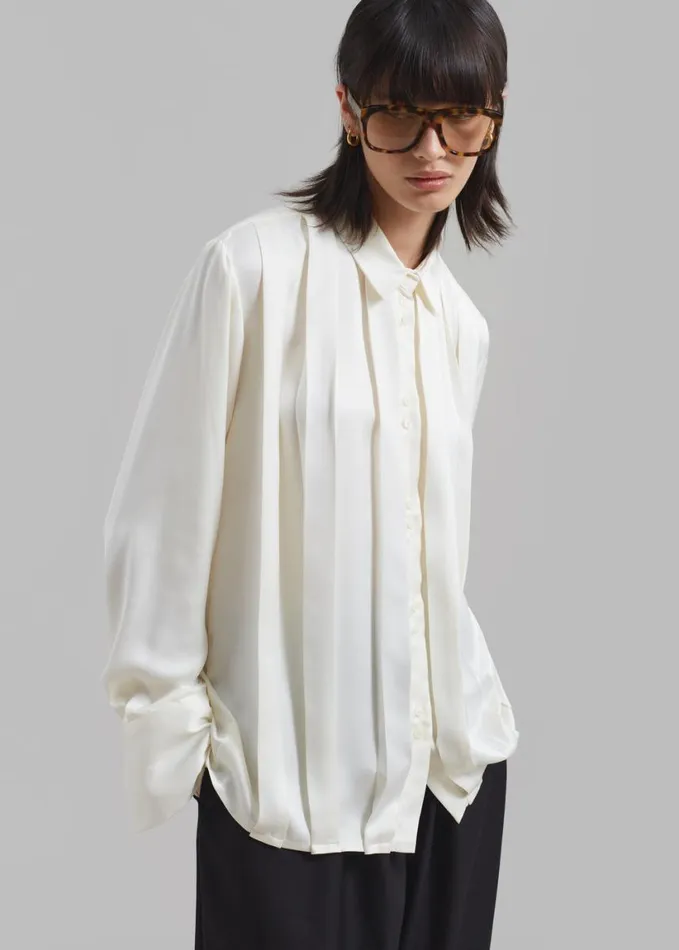 Clothing Women The Frankie Shop Elliana Front Pleated Blouse 8211 Cream