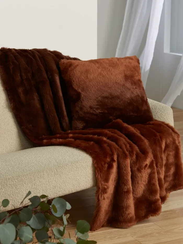 GUESS Home FauxFur Pillow Pink 8211 Women