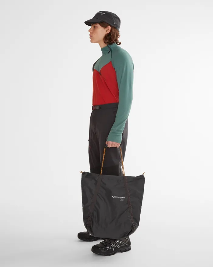 MenWomen Gebo Lightweight Tote Bag 23L Raven Klttermusen Tote Bags