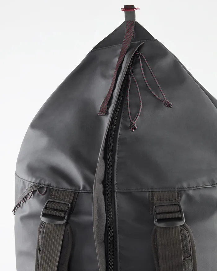 MenWomen Ydalir Alpine Haul Bag 100L Raven Klttermusen Duffel Bags