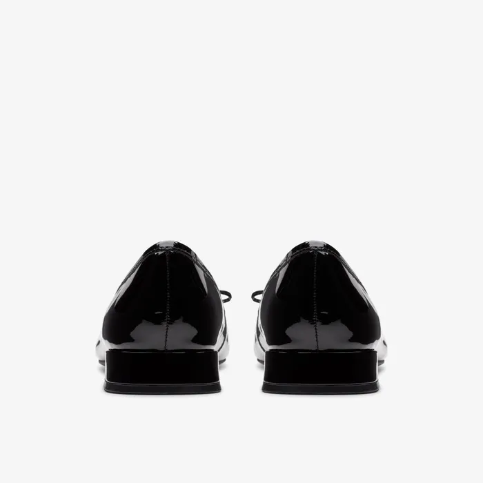 Ubree 15 Step Black Patent Women Clarks Flats