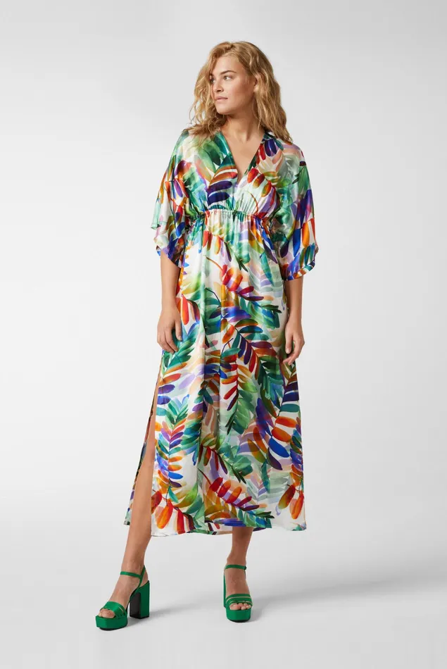 Van Laack Dresses and Skirts Women Fitted Maxi Dress Made Of Viscose With Multicolored Mixed Water Flower Petals Van Laack Dresses and Skirts Women Fitted Maxi Dress Made Of Viscose With Multicolored Mixed Water Flower Petals