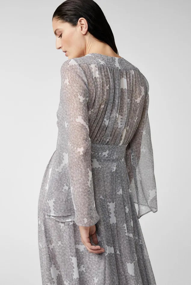 Van Laack Dresses and Skirts Women Gray Silk Blend Slip On Maxi Dress With Glamor Floral Print Van Laack Dresses and Skirts Women Gray Silk Blend Slip On Maxi Dress With Glamor Floral Print