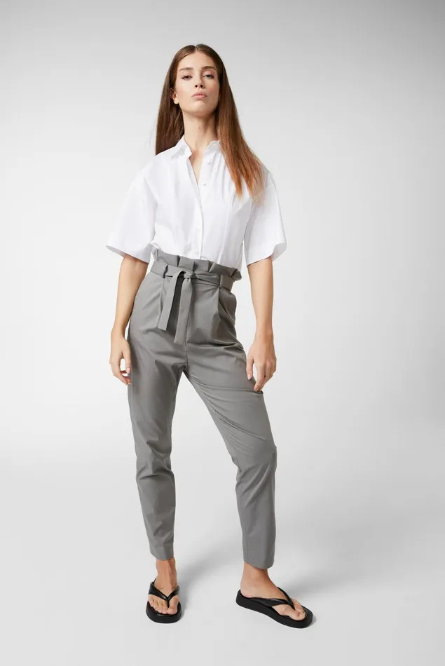 Van Laack Jeans and Pants Women Belted Waist Paperbag Pants In A Stretch Cotton Twill Blend Grey Van Laack Jeans and Pants Women Belted Waist Paperbag Pants In A Stretch Cotton Twill Blend Grey