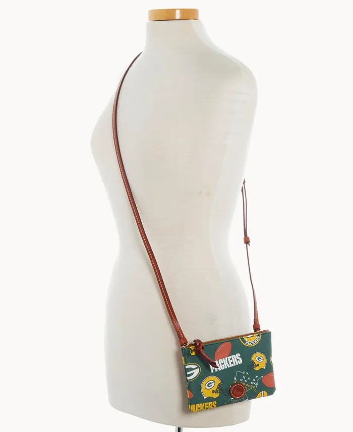 Woman NFL Packers Top Zip Crossbody Packers Dooney and Bourke Crossbodies Woman NFL Packers Top Zip Crossbody Packers Dooney and Bourke Crossbodies