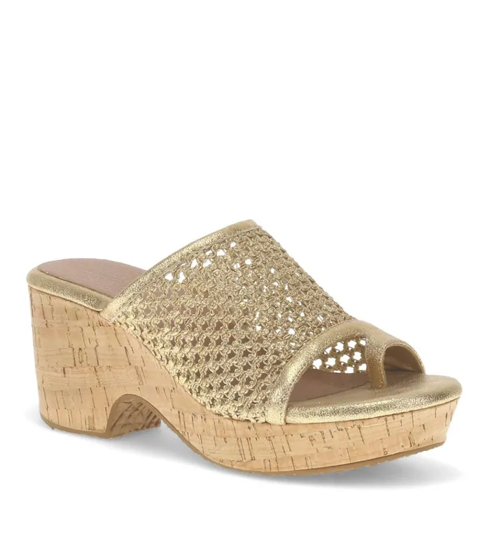 Women Bethie Wedge Sandal Old Gold Baretraps Wedge Sandals