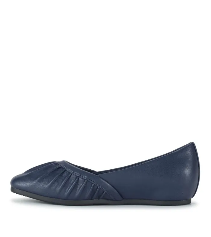 Women Charlie Flat Midnight Baretraps Flats and Loafers