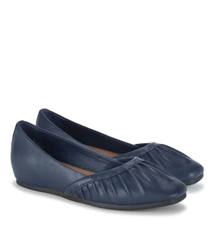 Women Charlie Flat Midnight Baretraps Flats and Loafers