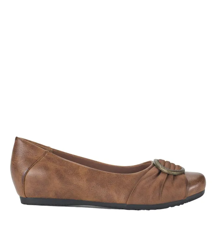 Women Mabely Flat Brown Baretraps Flats and Loafers