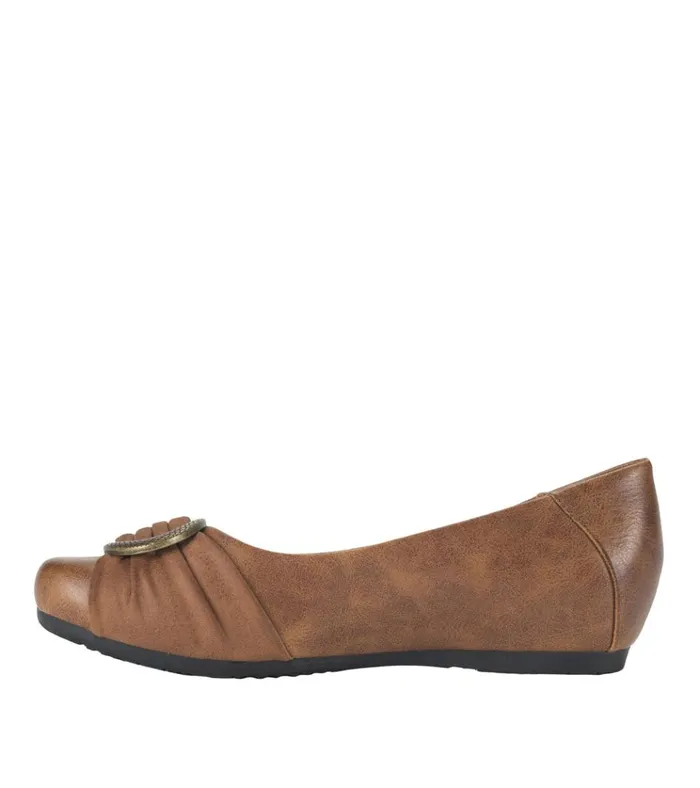 Women Mabely Flat Brown Baretraps Flats and Loafers