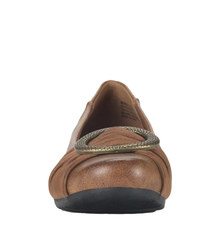 Women Mabely Flat Brown Baretraps Flats and Loafers