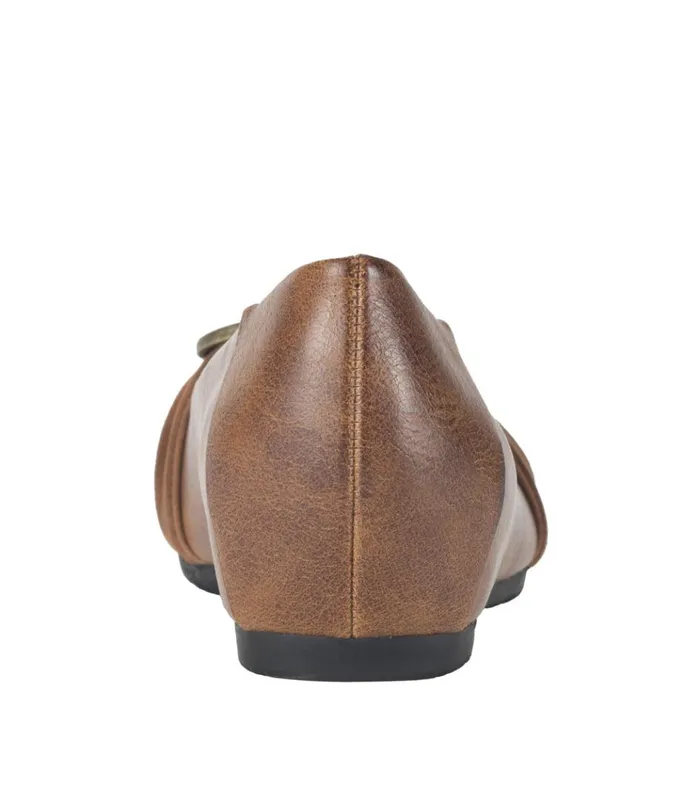 Women Mabely Flat Brown Baretraps Flats and Loafers