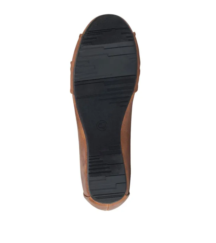 Women Mabely Flat Brown Baretraps Flats and Loafers