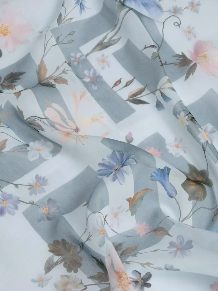 Women Scarves Givenchy Shawl In Silk And Cotton Jacquard With 4G Flowers Print Frost Women Scarves Givenchy Shawl In Silk And Cotton Jacquard With 4G Flowers Print Frost